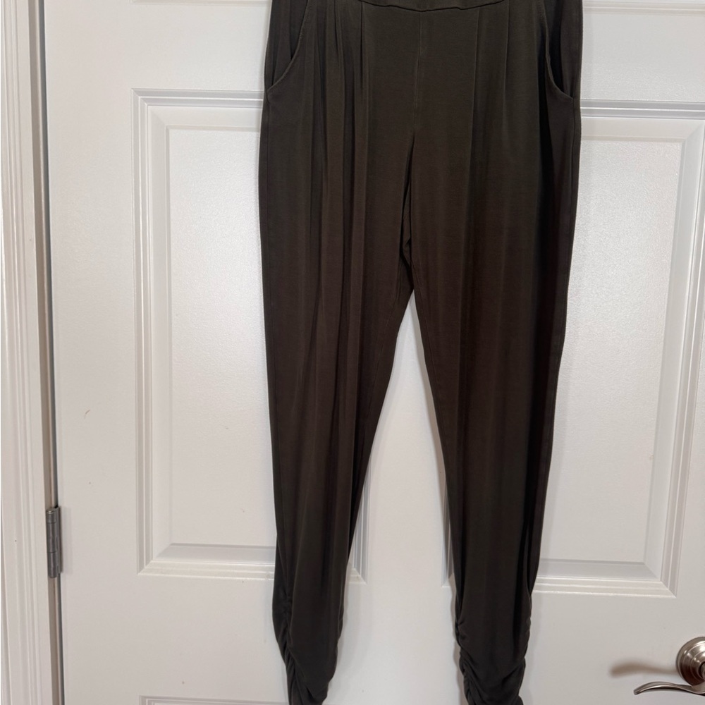 encircled Olive Small dressy sweatpants